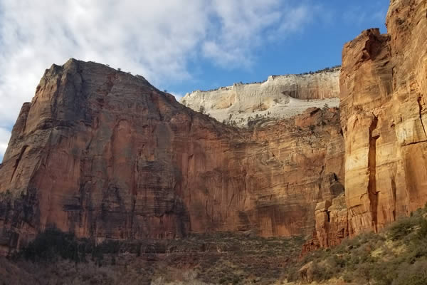 /mirror/hugo/raw/branch/release-0.131.0/docs/assets/images/examples/zion-national-park.jpg
